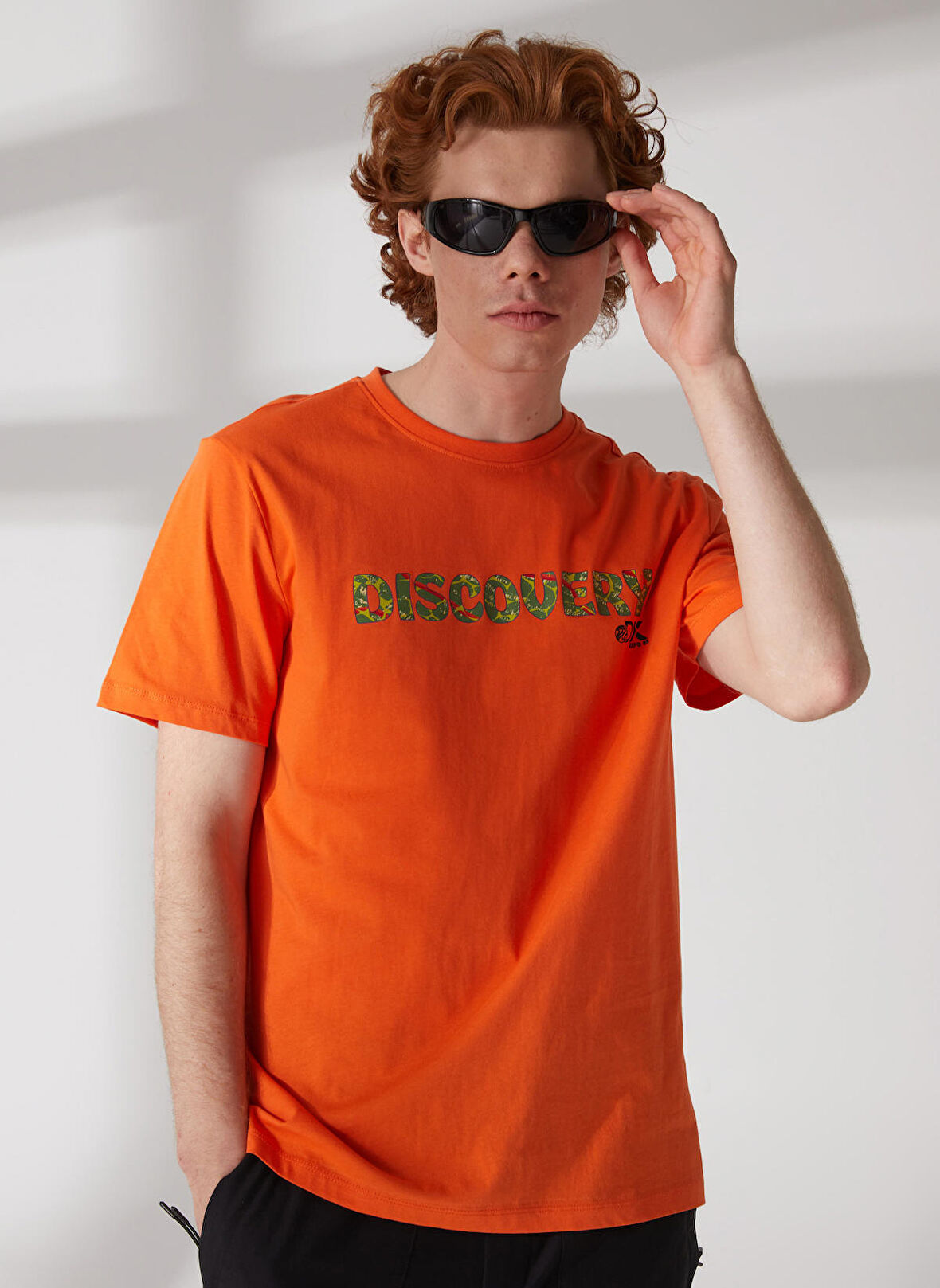 Discovery Expedition Turuncu Erkek Bisiklet Yaka Kısa Kollu Relaxed Baskılı T-Shirt HOLDEN