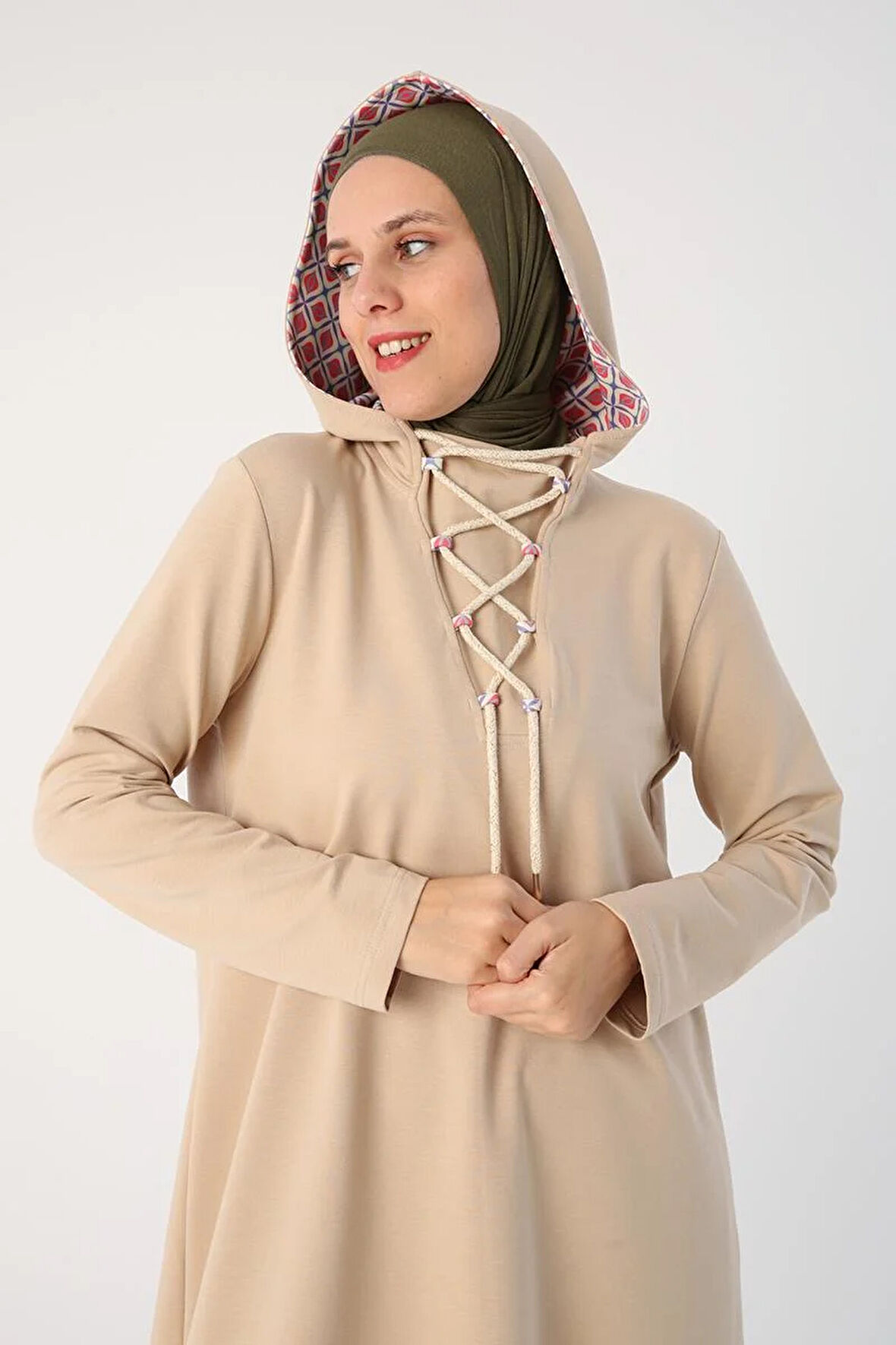 Bej01-Bağlama Detaylı Kapüşonlu Uzun Tunik