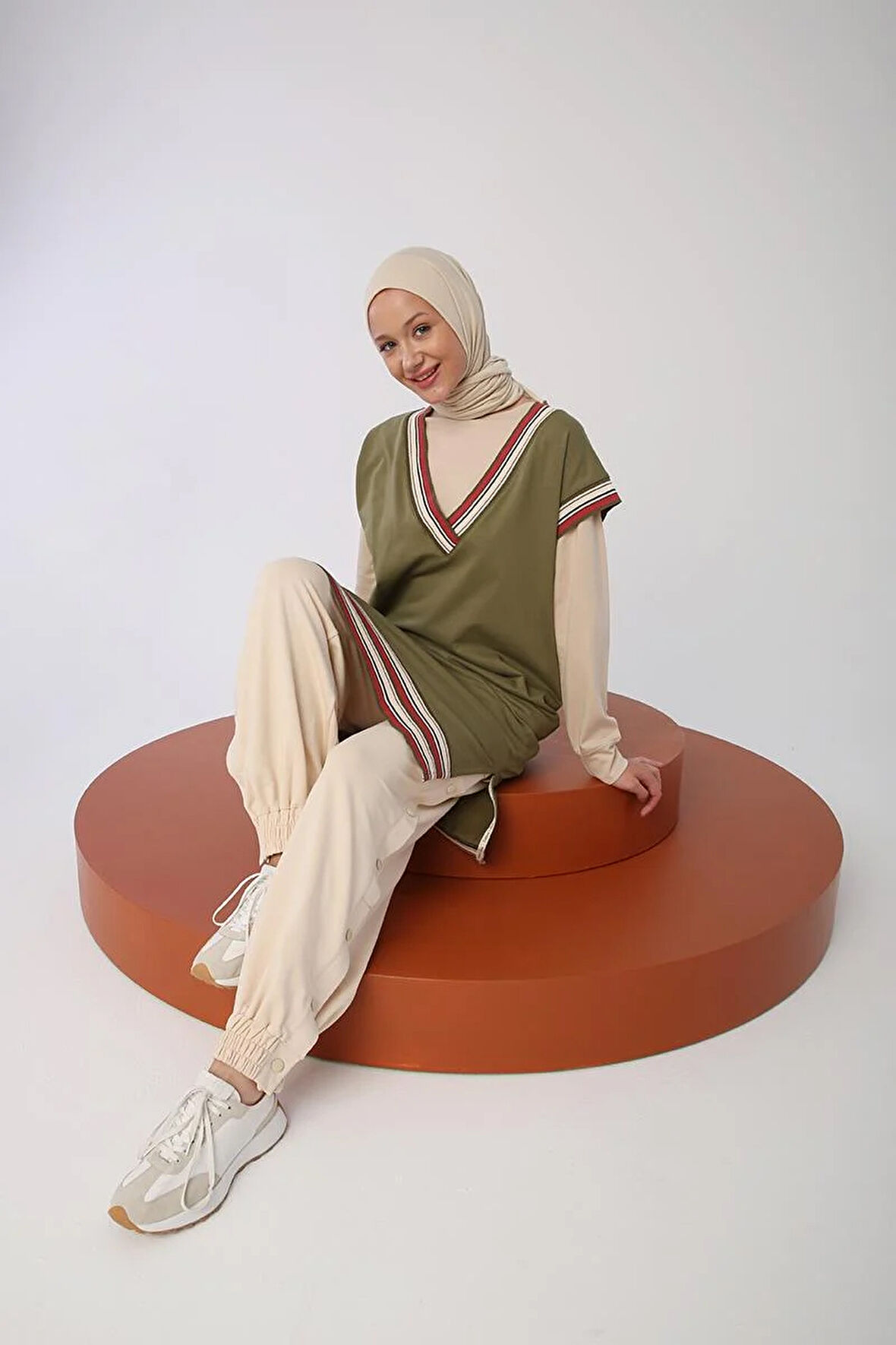 Açık Haki-Triko Bantlı V Yaka Uzun Süveter