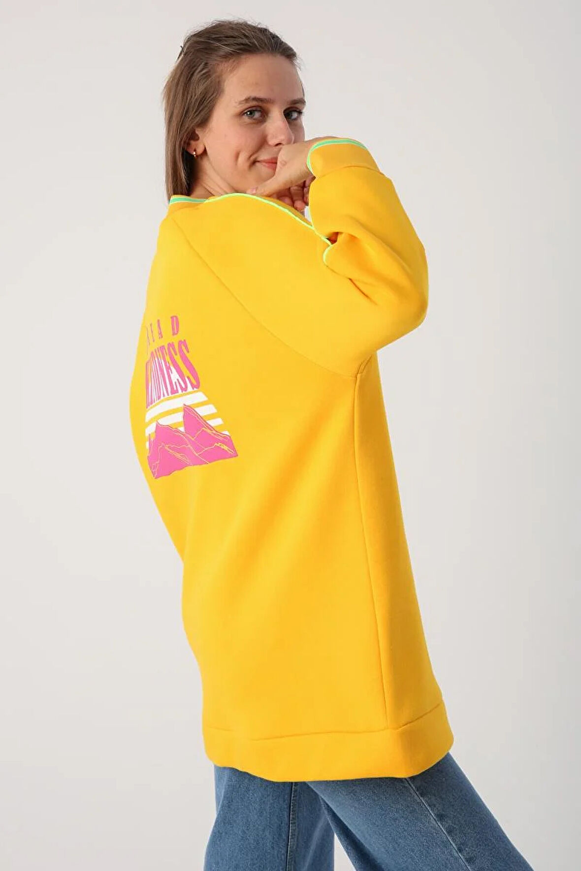 Koyu Sarı-Oversize Neon Detaylı Arkası Baskılı Şardonlu Sweatshirt