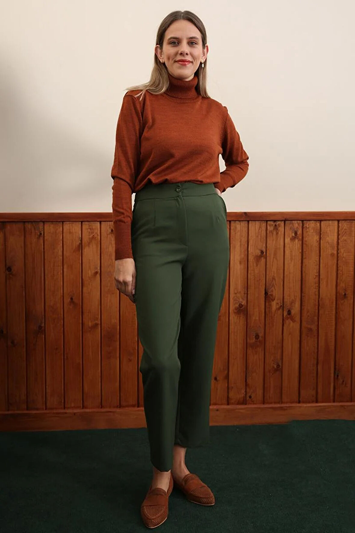 Koyu Yeşil-Paçası Yırtmaçlı Pantolon