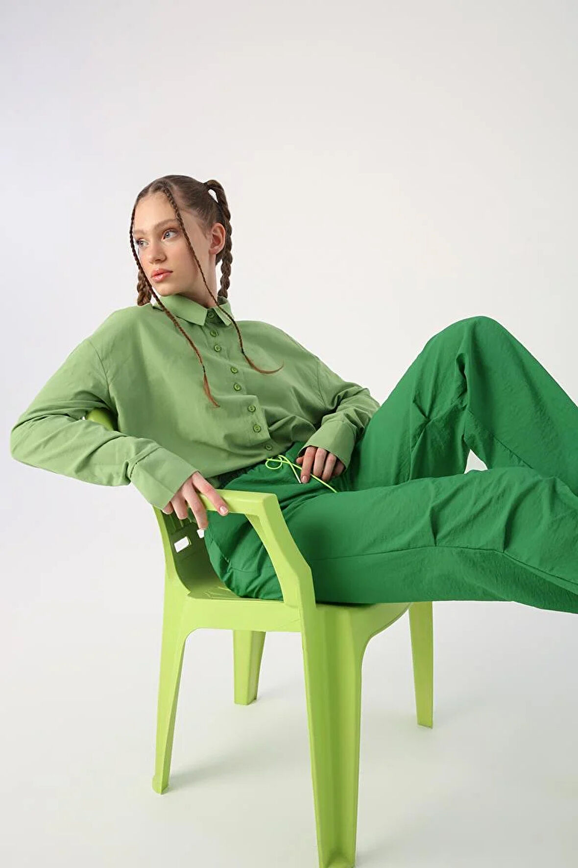 Yeşil-Paraşüt Kumaş Pile Detaylı Paçası Büzgülü Pantolon