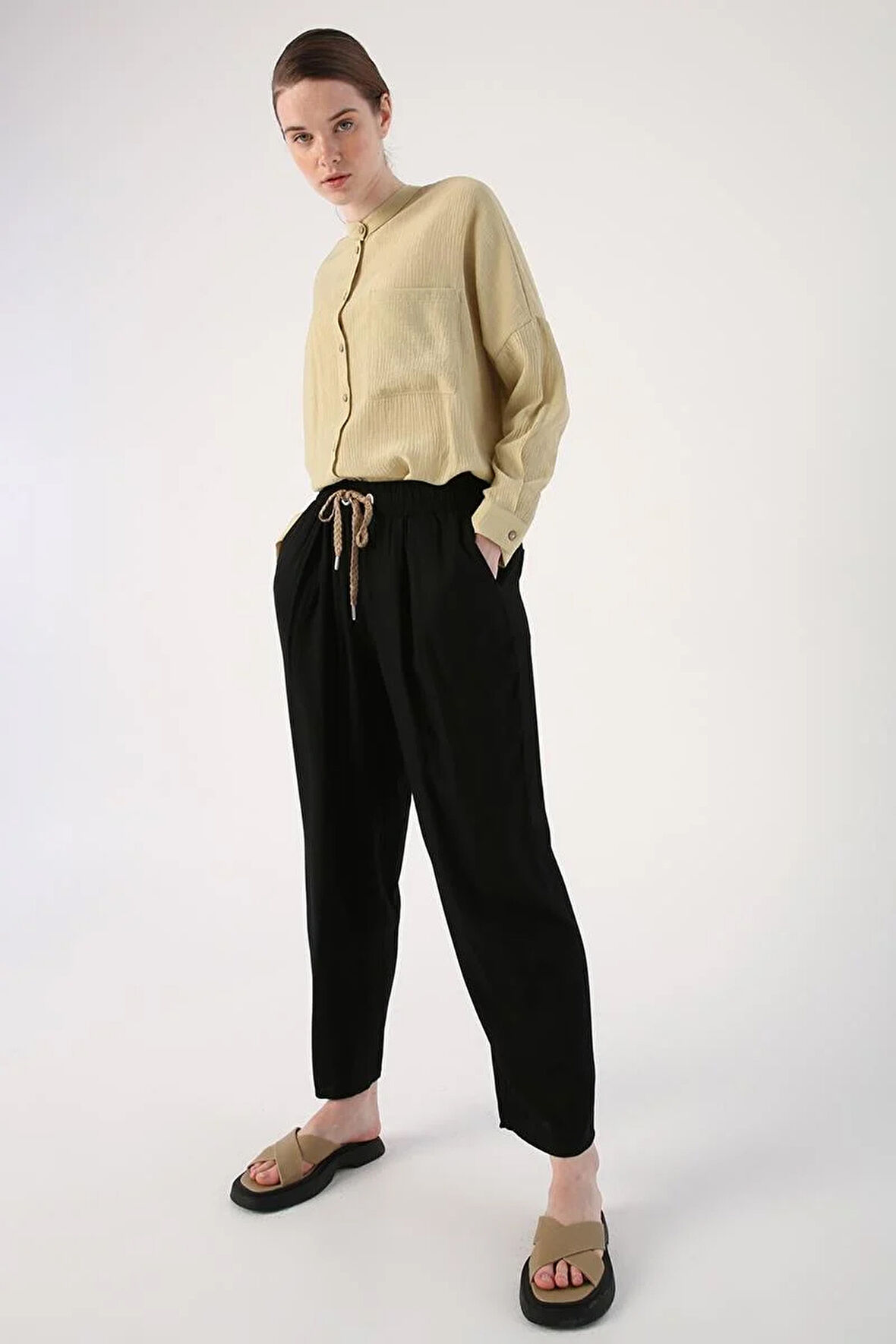 Siyah-Beli Lastikli Geniş Paça Pantolon