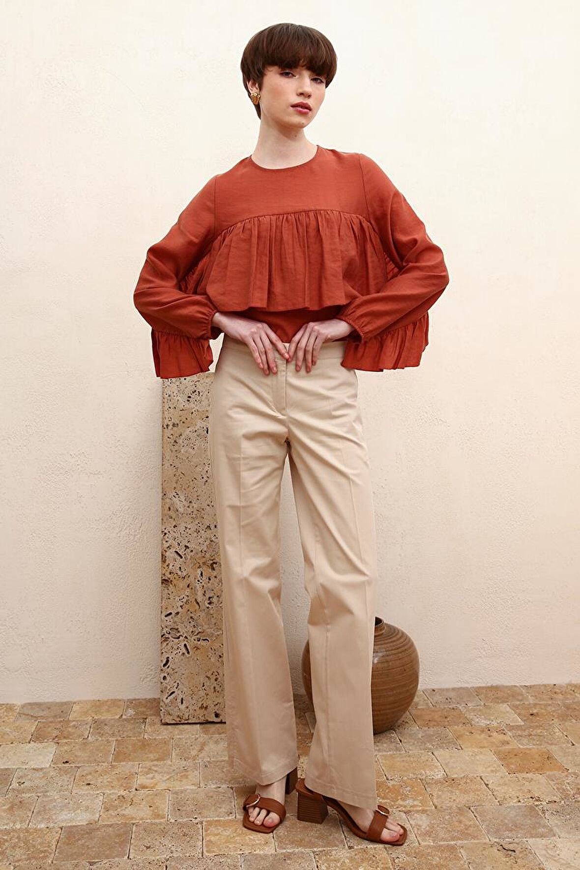 Taş-Pamuklu Ütü İzli Paçası Yırtmaçlı Likralı Bol Paça Pantolon