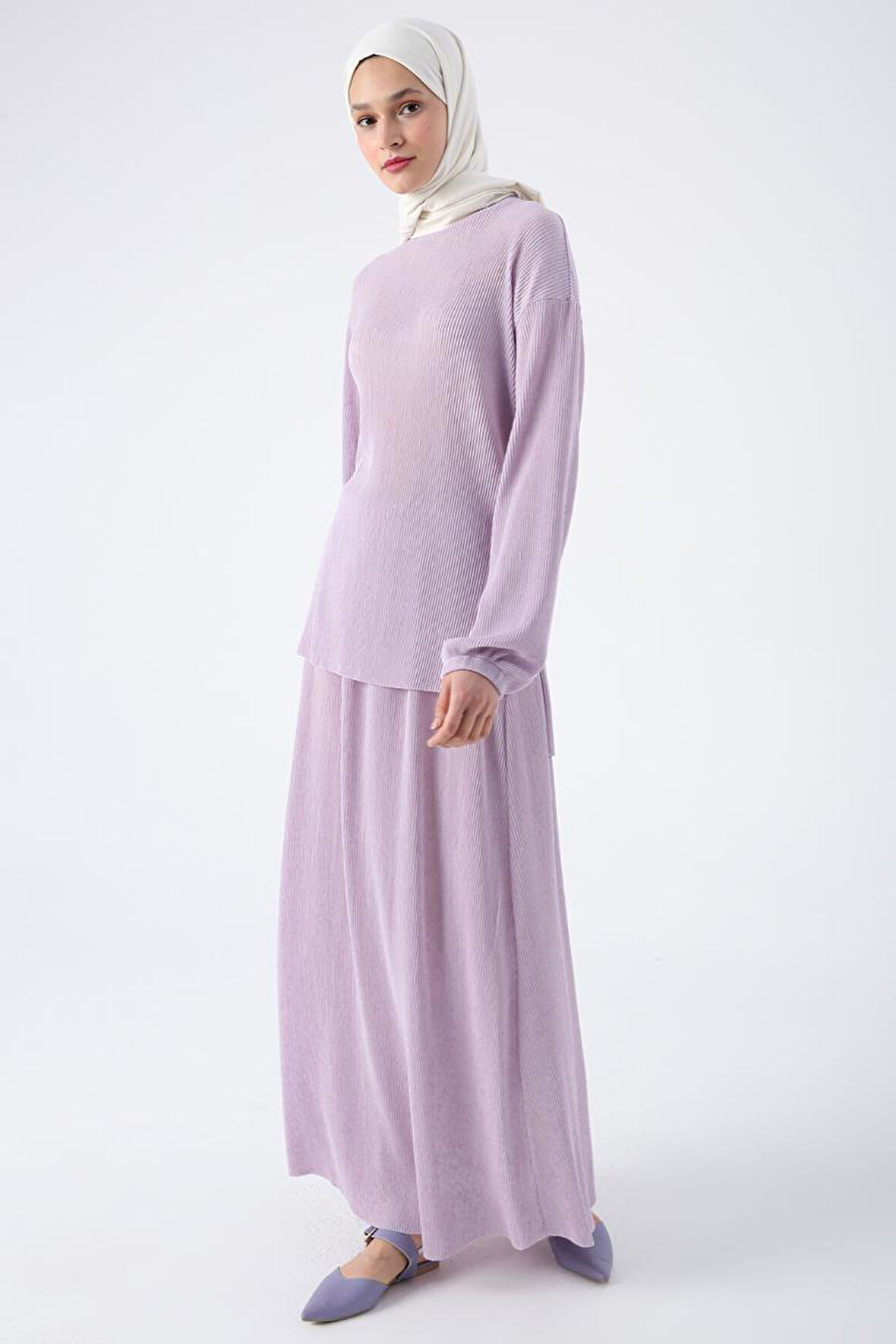 Lila-Pliseli Yırtmaç Detaylı Bluzlu Etekli Takım