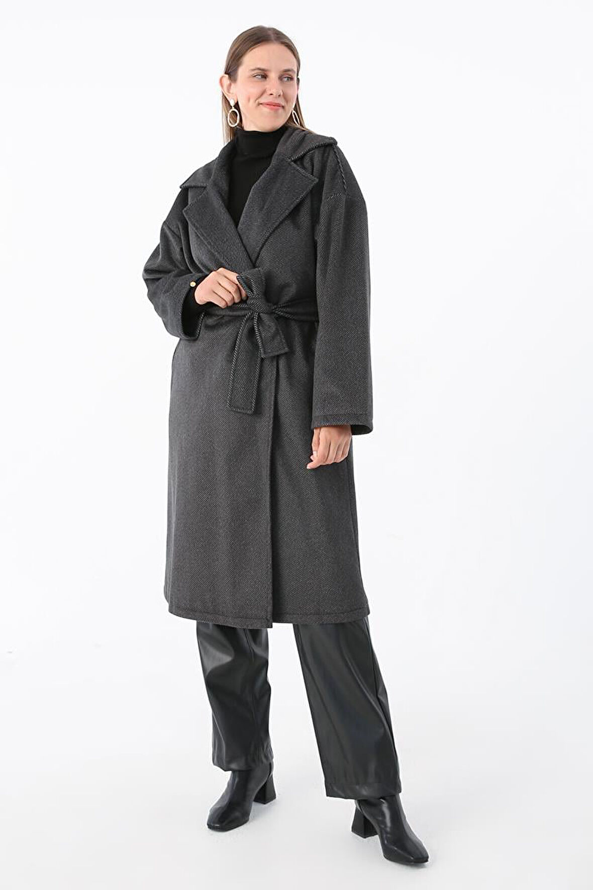 Siyah-Kruvaze Yaka Kuşaklı Kaşe Kaban