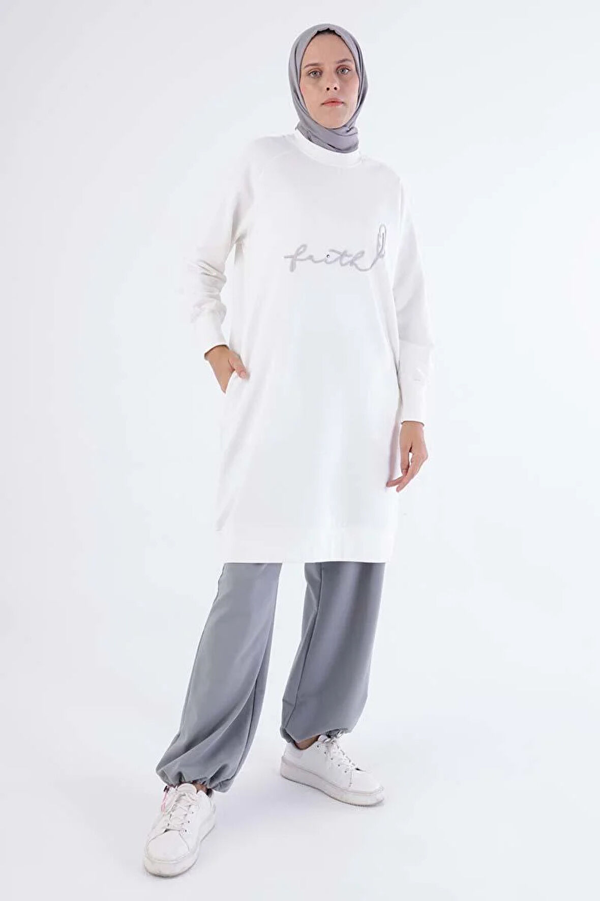 Beyaz-Faıth Yazılı Nakışlı Sweat Tunik
