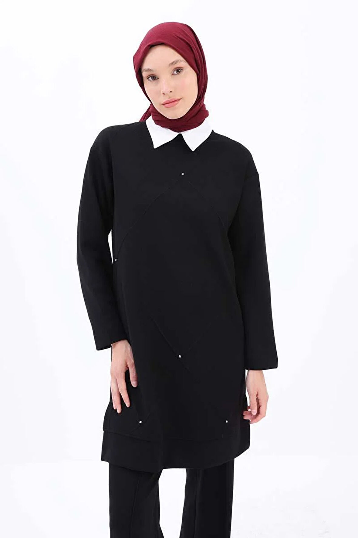 Siyah-Taşlı Geometrik Çima Detaylı Tunik