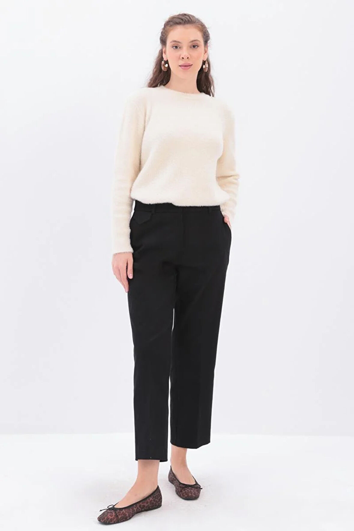 Siyah-Süs Cep Kapaklı Pensli Havuç Pantolon