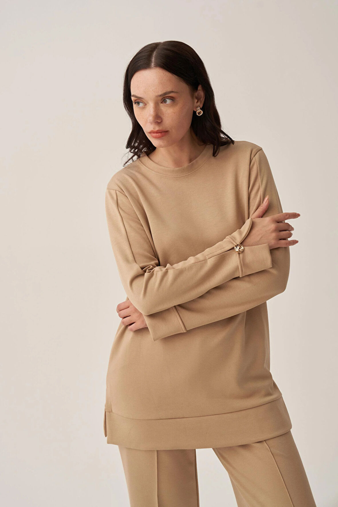 Bej-Yumuşak Dokulu Gold Dügmeli Sweatshirt