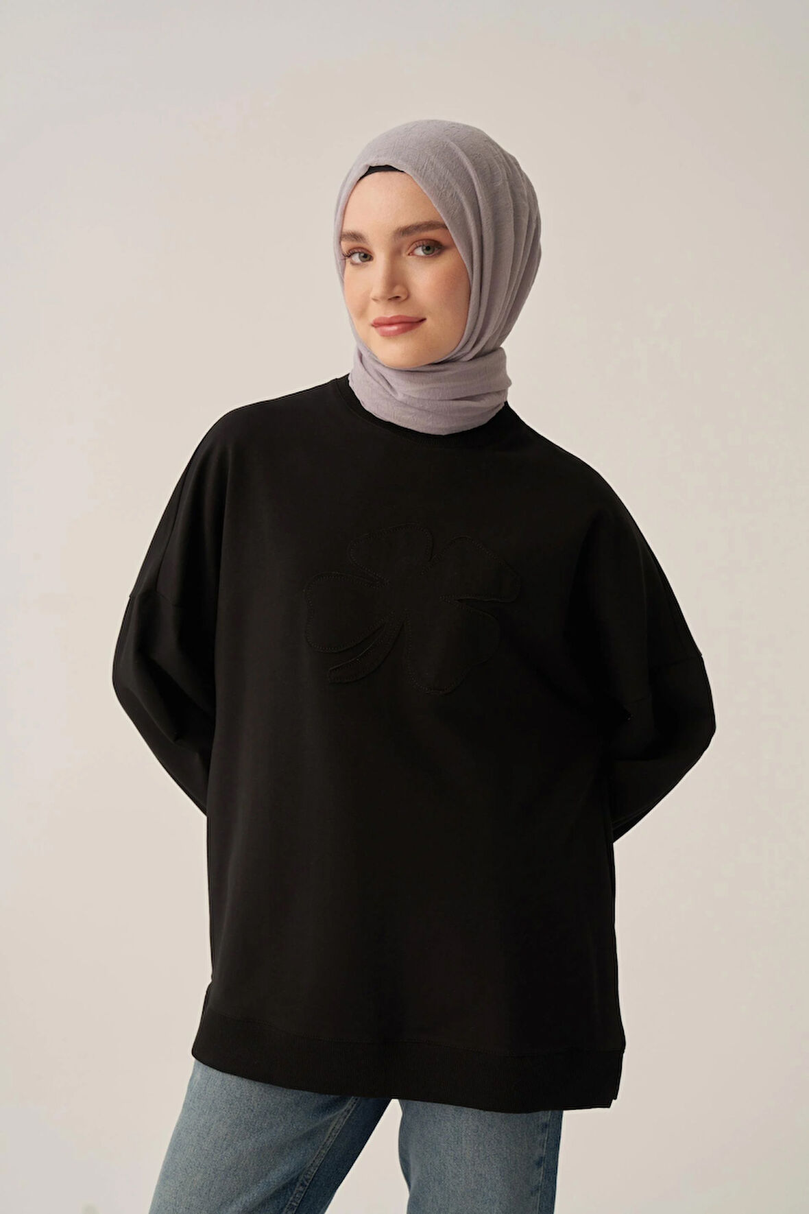 Siyah-Pamuklu Aplikeli Sweatsirt