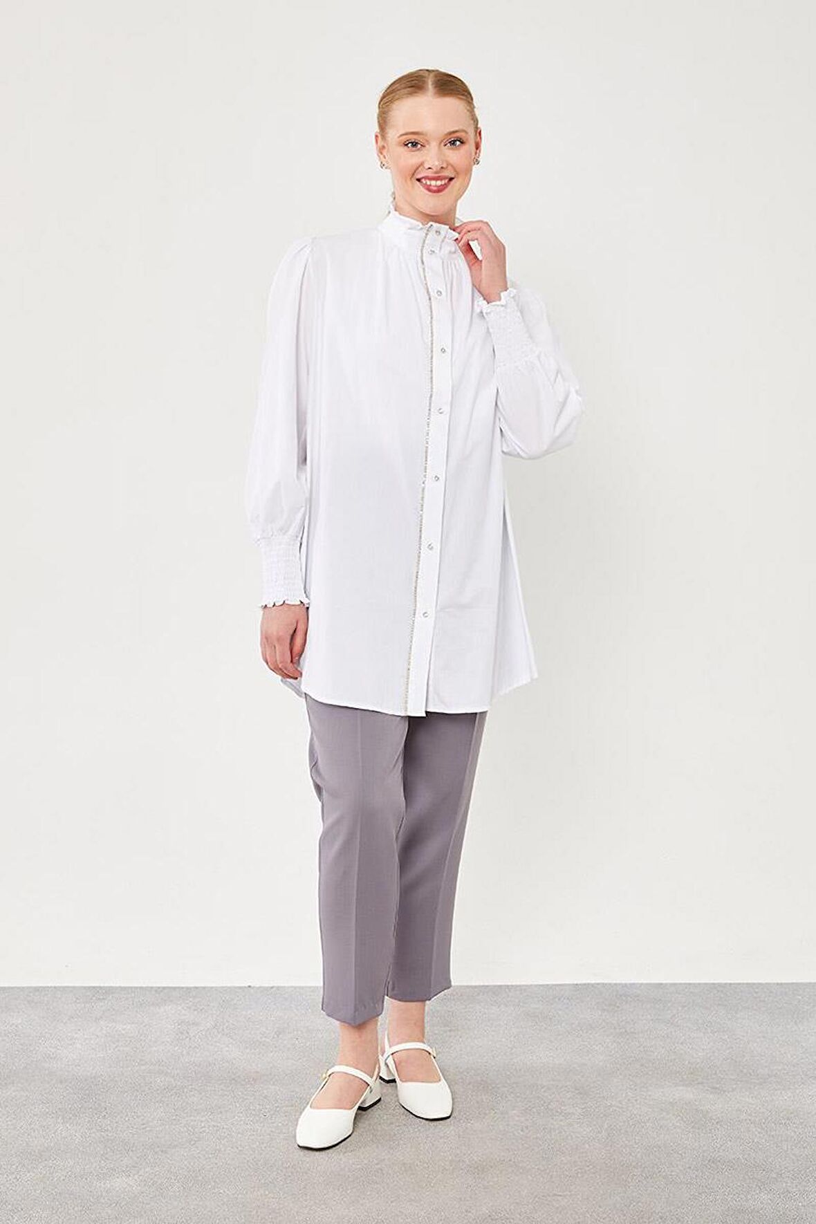 Levidor Ekru Taş İşlemeli Patı Gipeli Gömlek