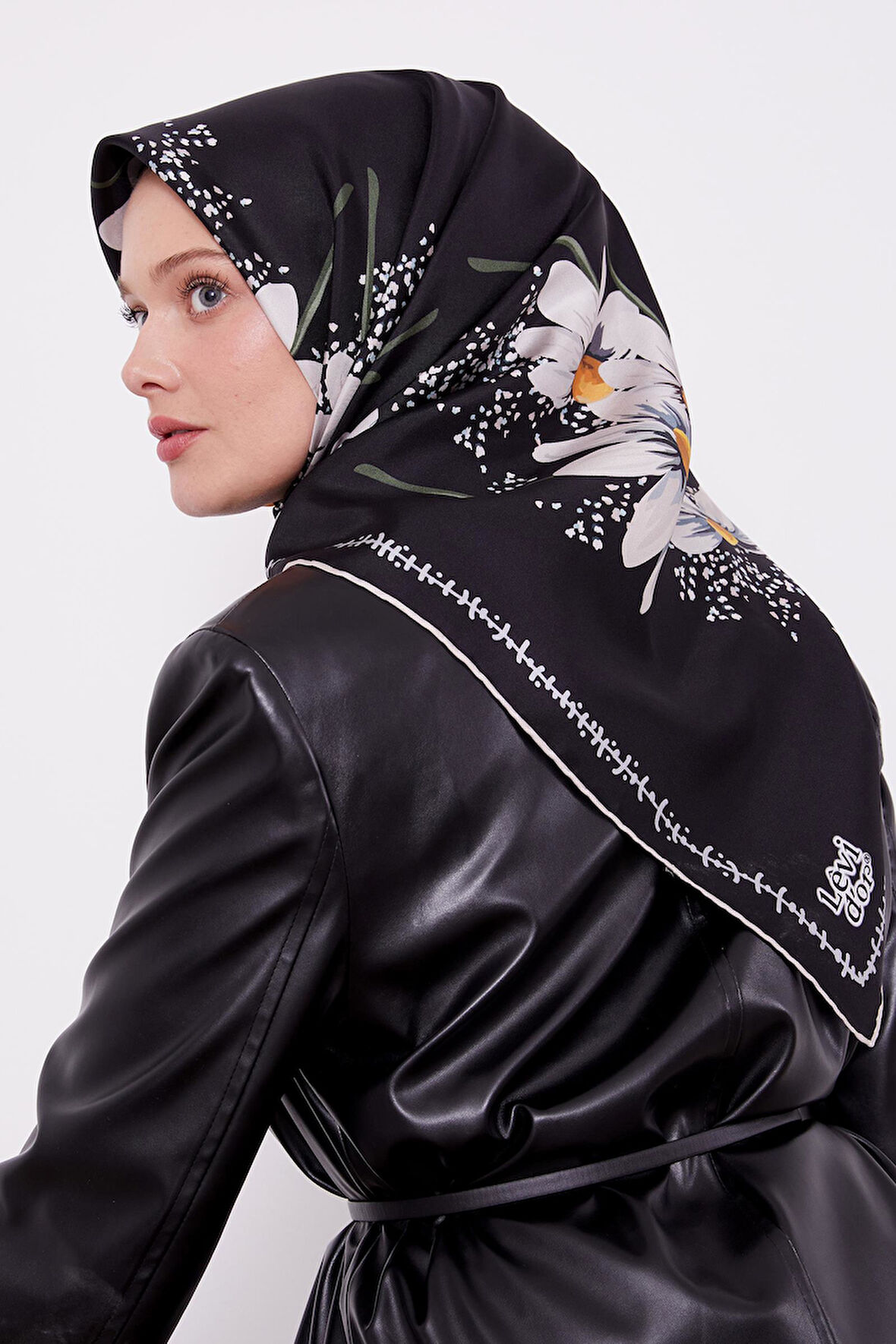Siyah Papatya Desen Twill İpek Eşarp