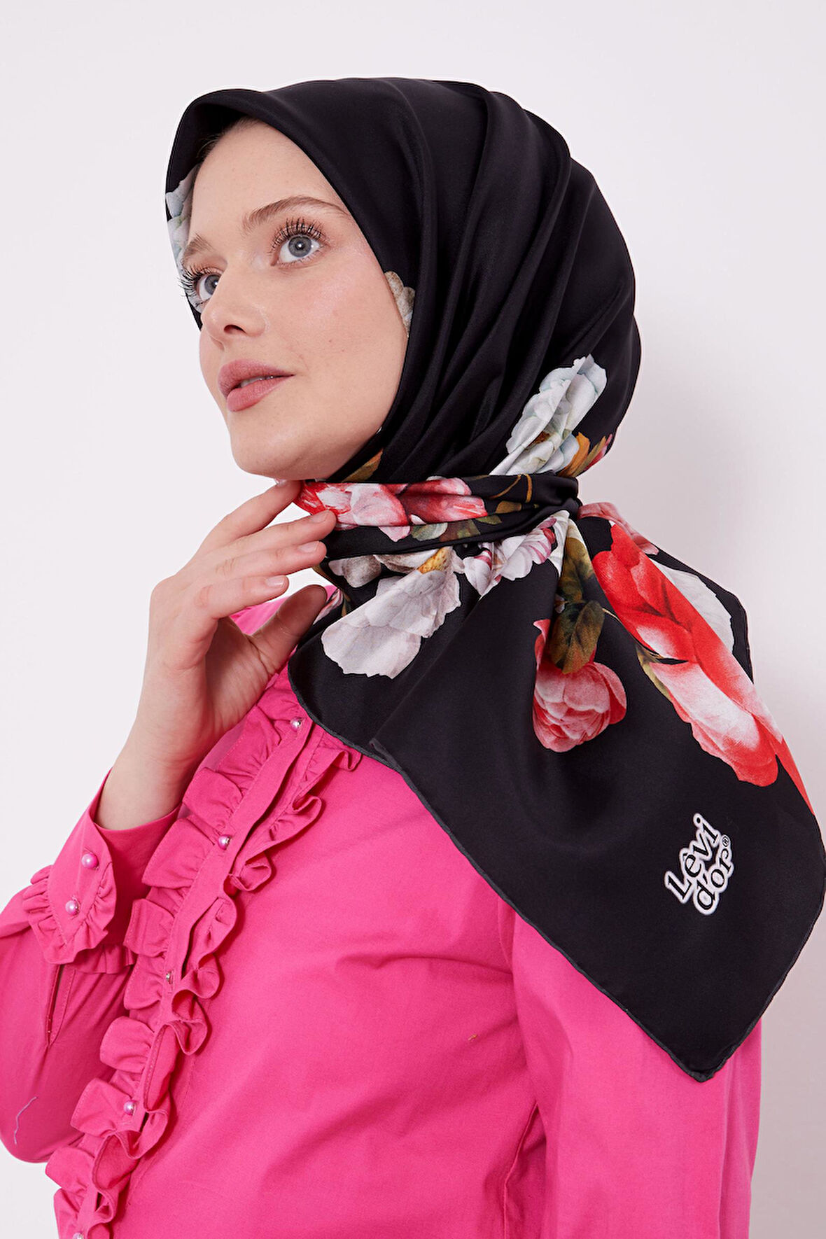 Siyah Gül Desen Twill İpek Eşarp