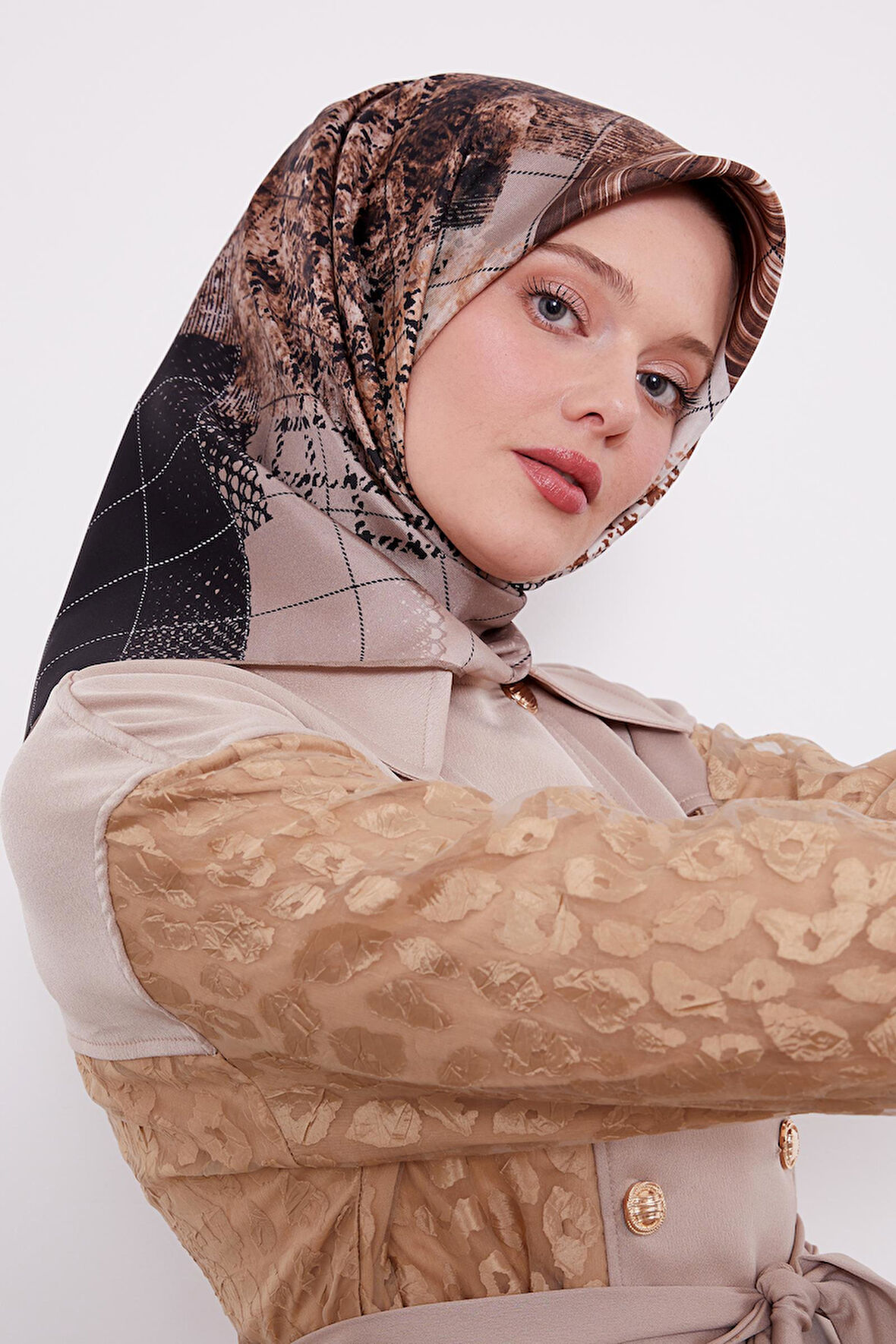 Acı Kahve Kare Desen Twill Ipek Eşarp