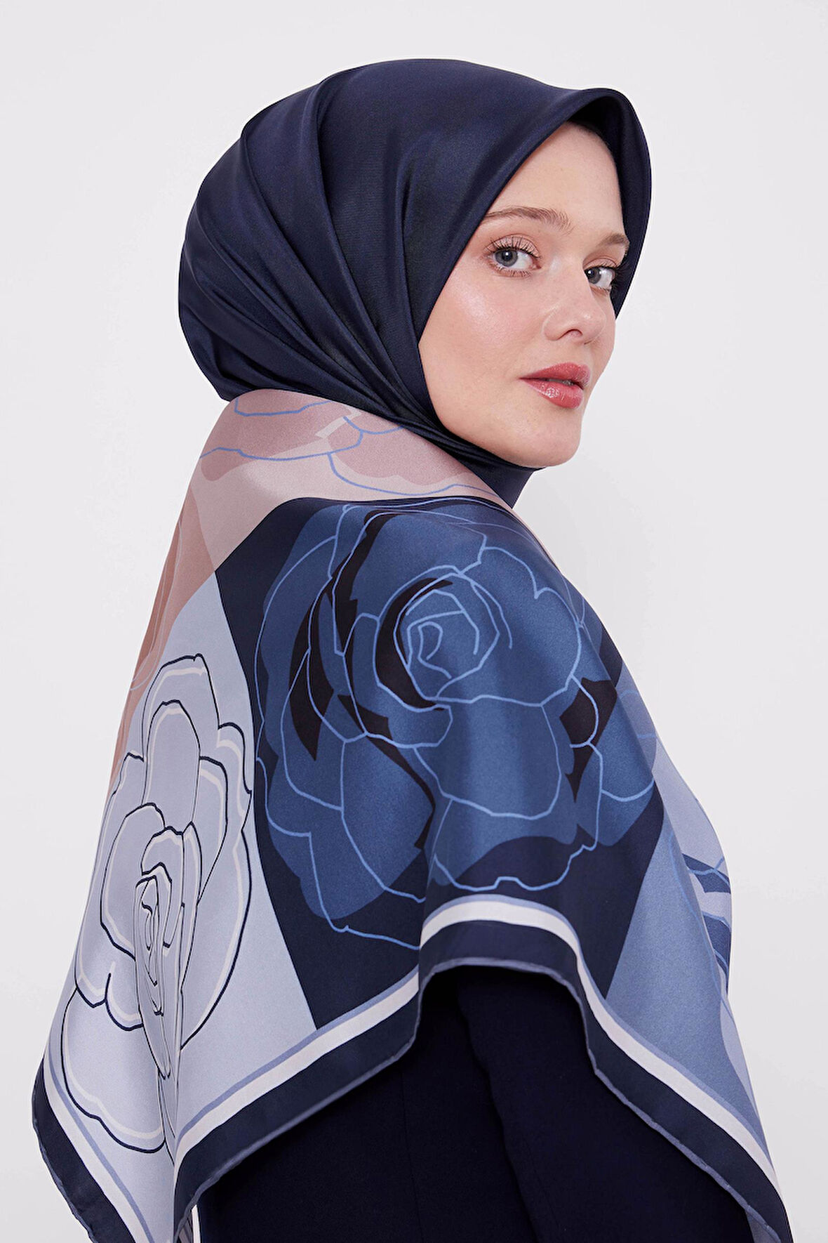 Lacivert Soyut Çiçek Twill Eşarp