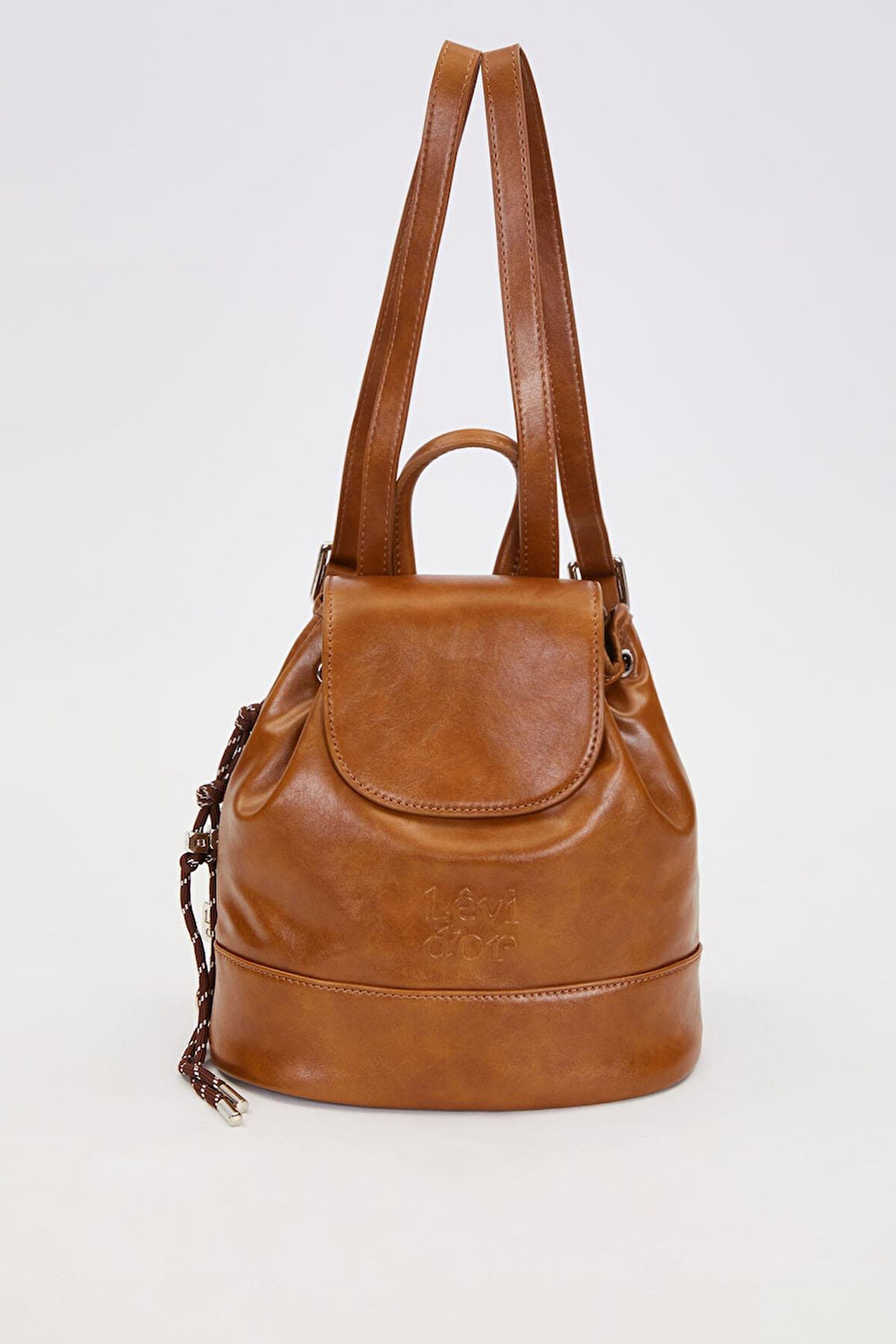 Büzgü Kapamalı, Charm Aksesuar Detaylı Kadın Sırt Çantası 930301 Camel