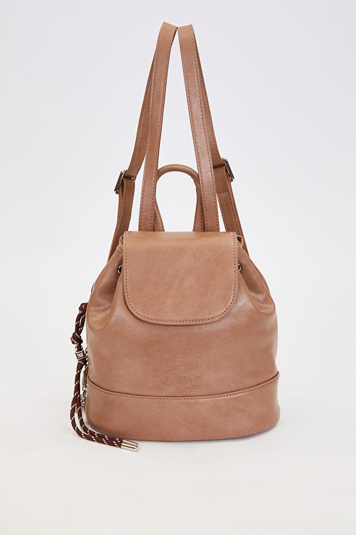 Büzgü Kapamalı, Charm Aksesuar Detaylı Kadın Sırt Çantası 930301 Kahve