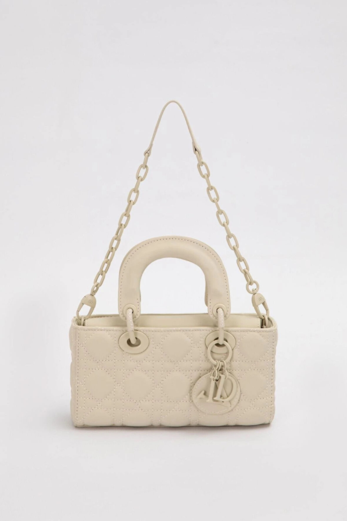 Krem Zincir Aksesuarlı Kapitone El Çantası