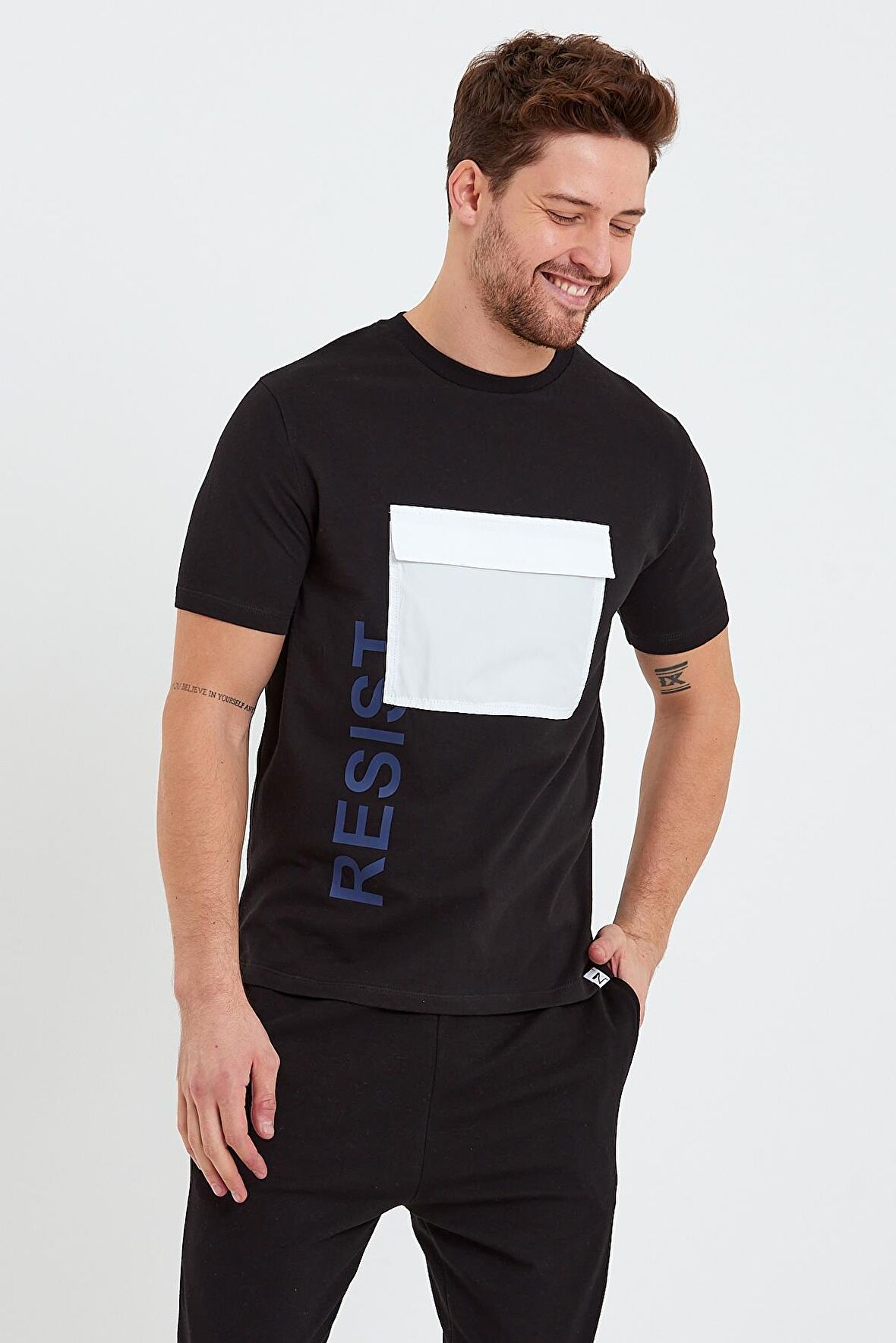 Erkek Resist Baskılı Cepli T-Shirt