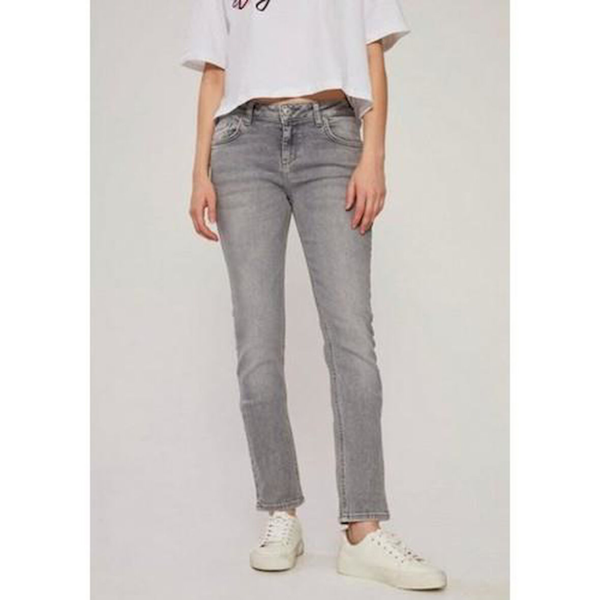 ASPEN Y SILVINA UNDAMAGED WASH