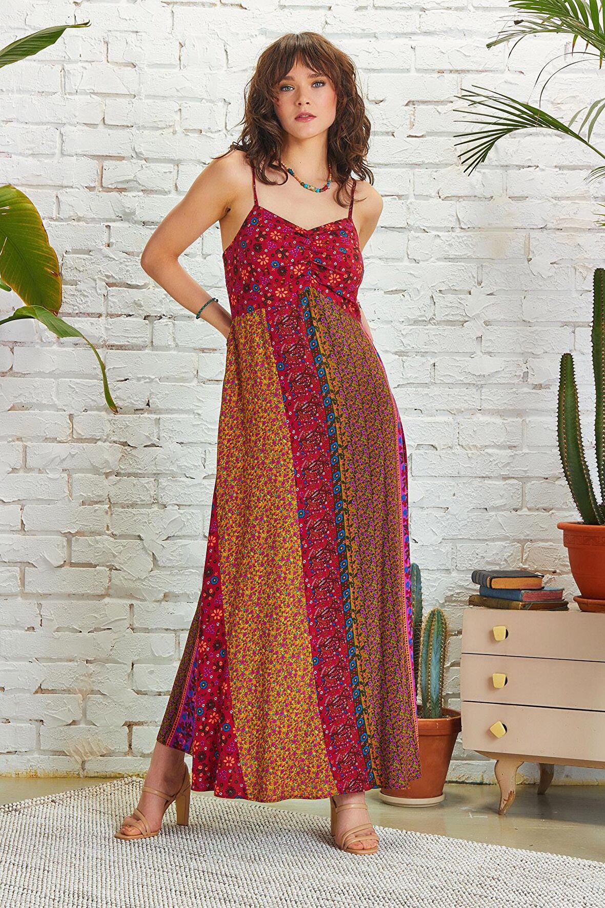 İnce Askılı Çiçekli Yazlık Uzun Patchwork Elbise
