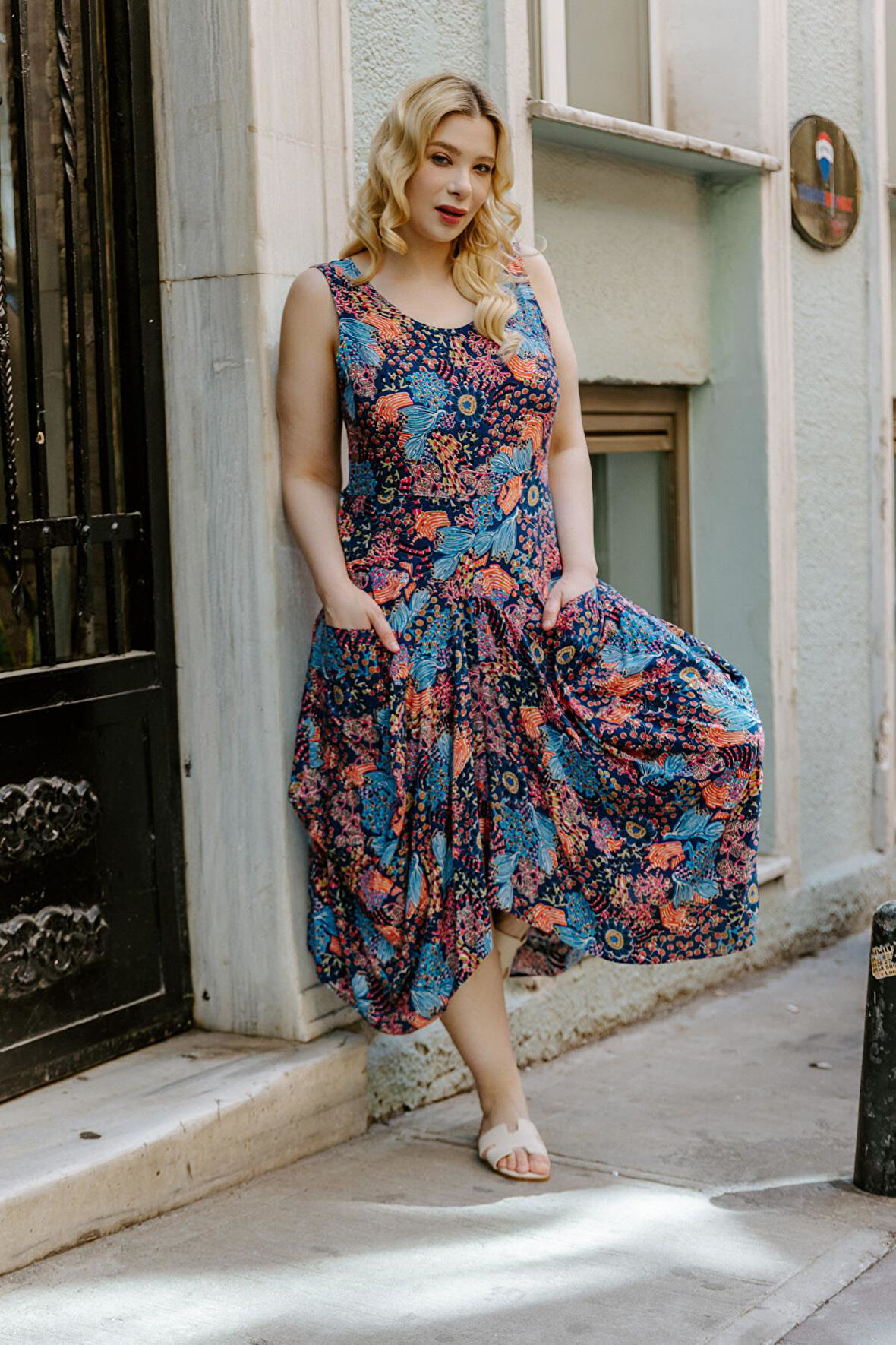 Mavi Desenli Kayık Yaka Asimetrik Kesim Elbise