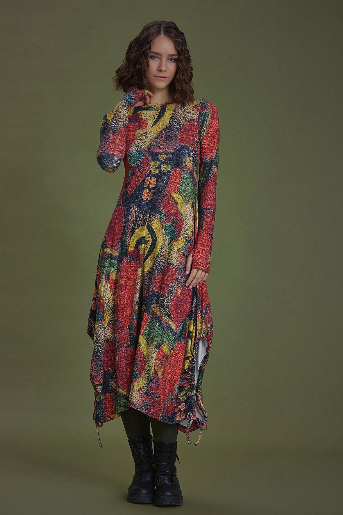 Kayık Yaka Parmak Geçmeli Kışlık Sarı Desenli Elbise