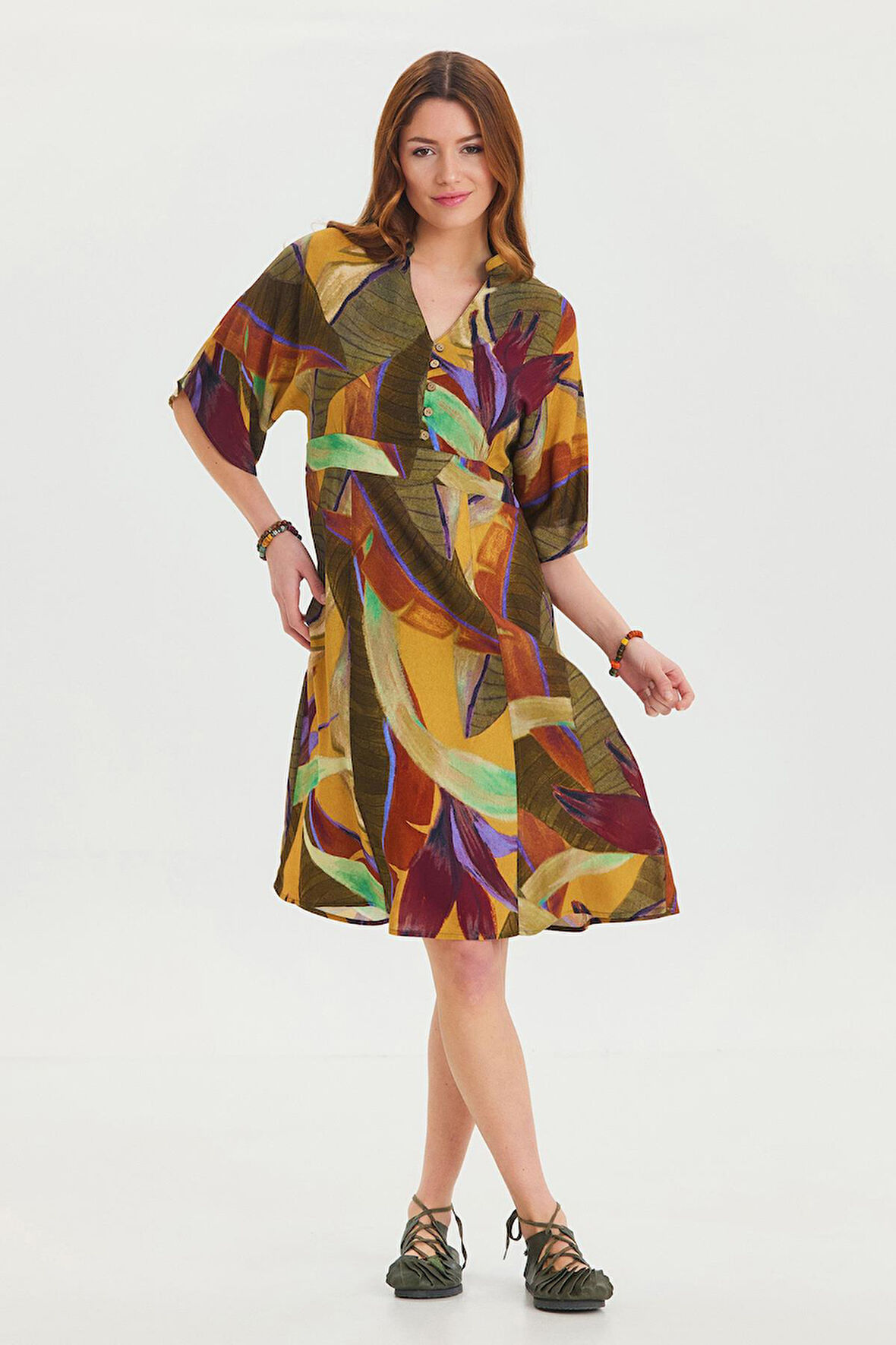 Düğme Detaylı V Yaka Yarım Kol Yazlık Elbise