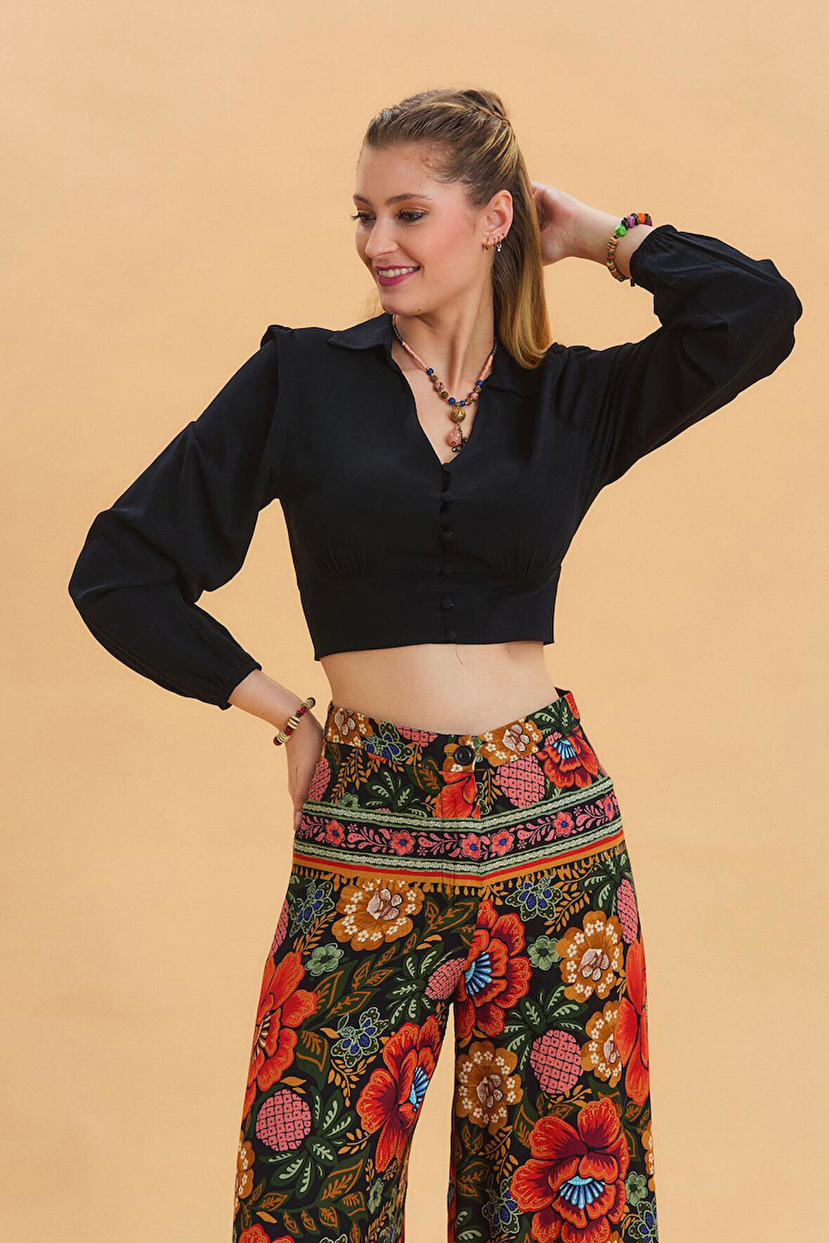 Gömlek Yaka Düğme Detaylı Crop Bluz