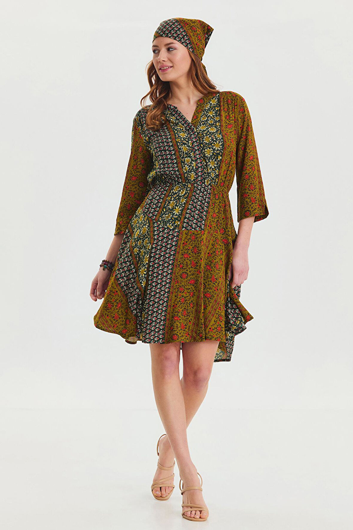 Hakim Yaka Düğme Detaylı Midi Elbise