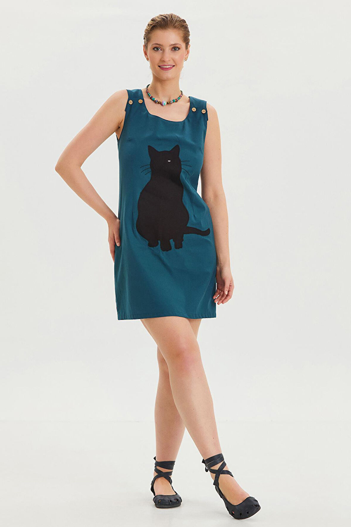 U Yaka Kedi Figürlü Düğme Detaylı Bohem Elbise