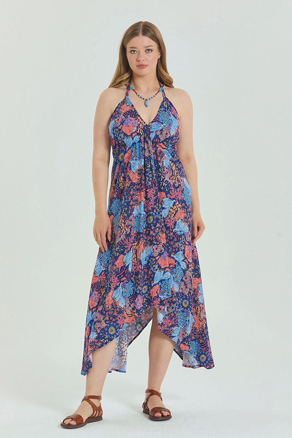 Sırtı Açık Askılı Büyük Beden Elbise