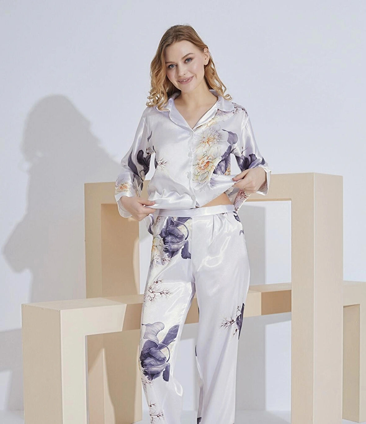 Saten Uzun Kollu Gömlek Model Düğmeli Çiçekli Bel Yarı Lastikli 2 Lİ Pijama Takım