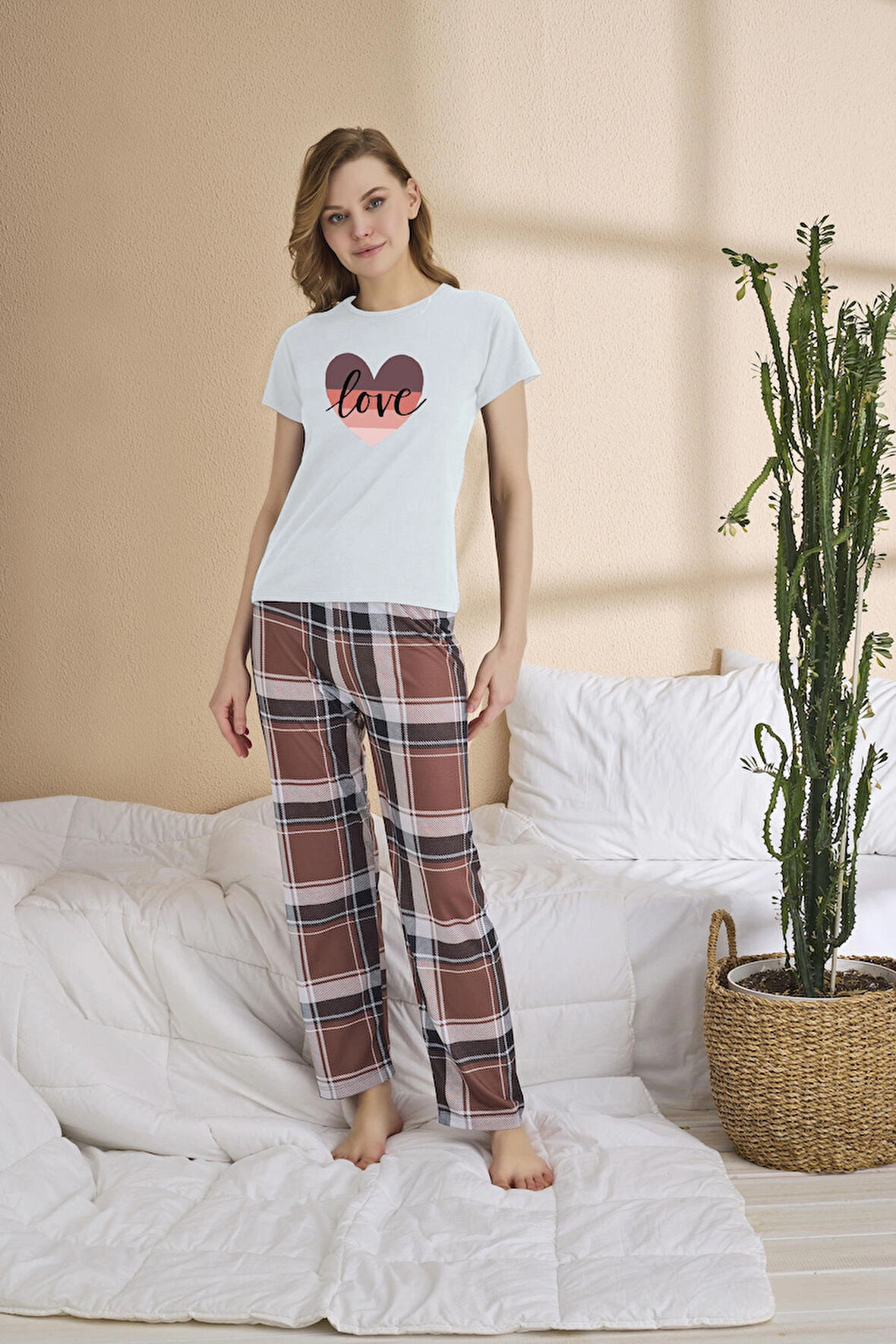 Kadın Yazlık Kısa Kollu Fiyonk ve Dijital Baskı Detaylı Pijama Takımı