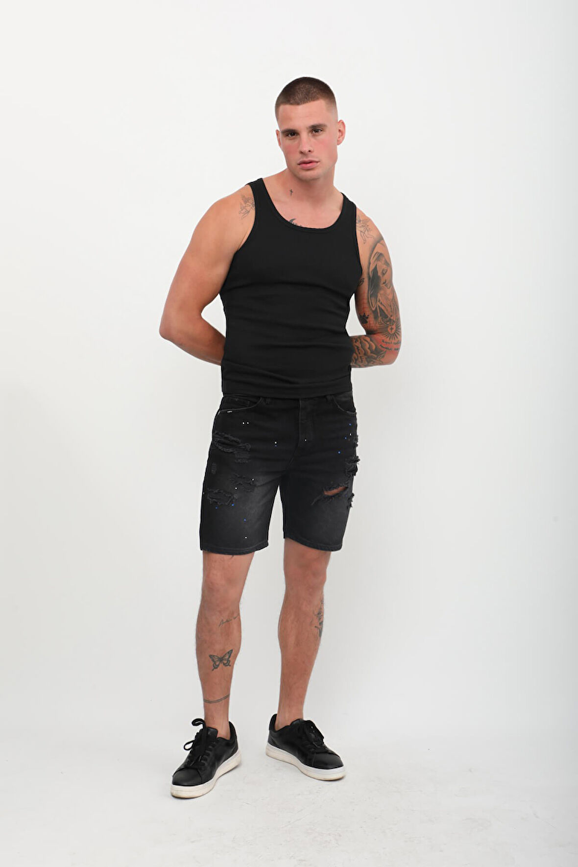 Erkek Boyalı Yırtık Jean Şort Siyah