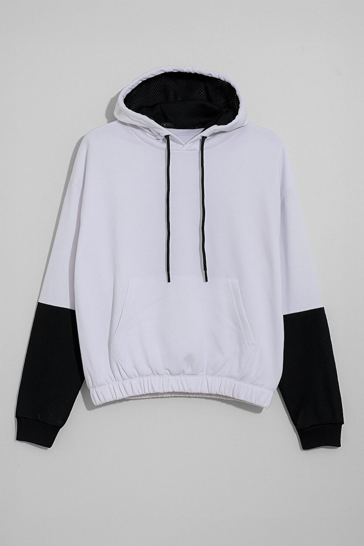 Kadın Kapüşonlu Cepli Siyah-Beyaz Crop Sweatshirt