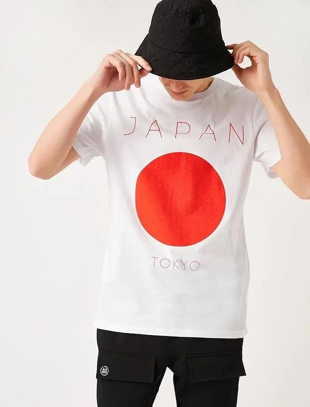 Koton Erkek Standart Fit Tokyo Baskılı Tişört 