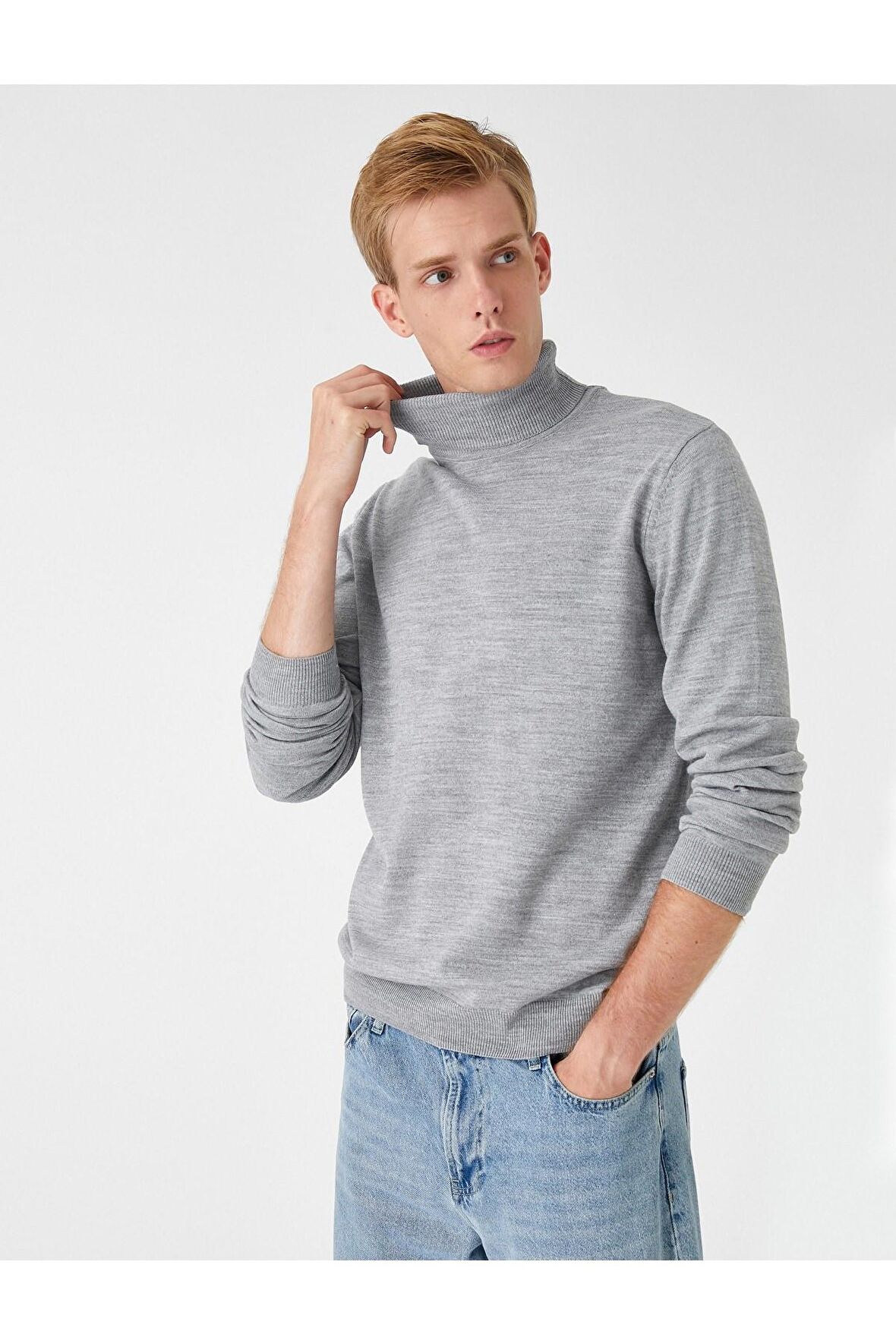 Basic Turtleneck Sweater