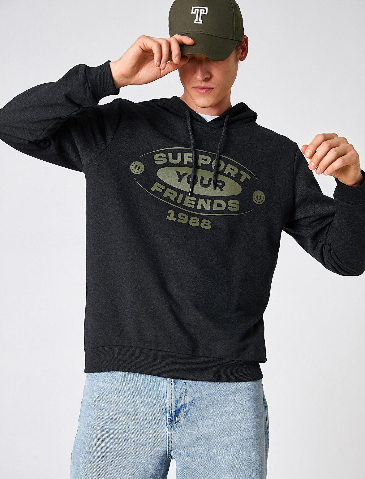 Kapşonlu Baskılı Sweatshirt Kazak