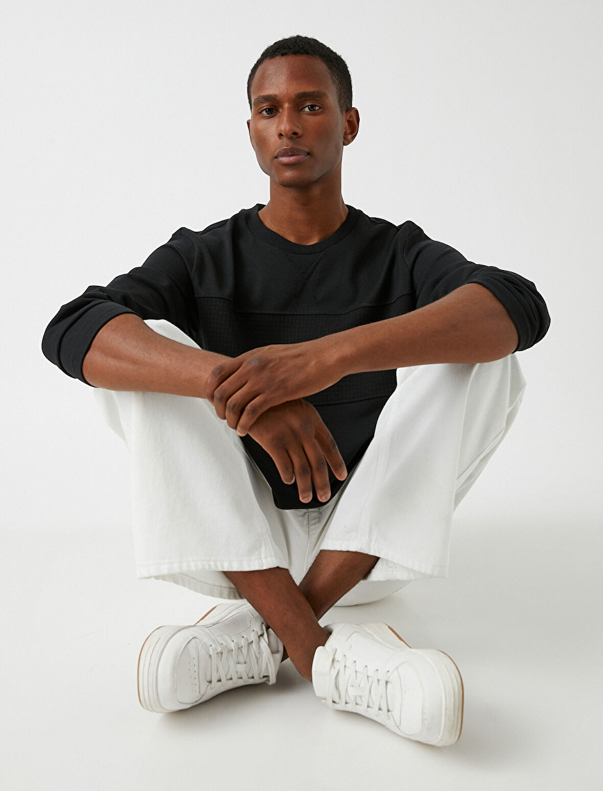 Bisiklet Yaka Sweatshirt Dokulu Şardonlu