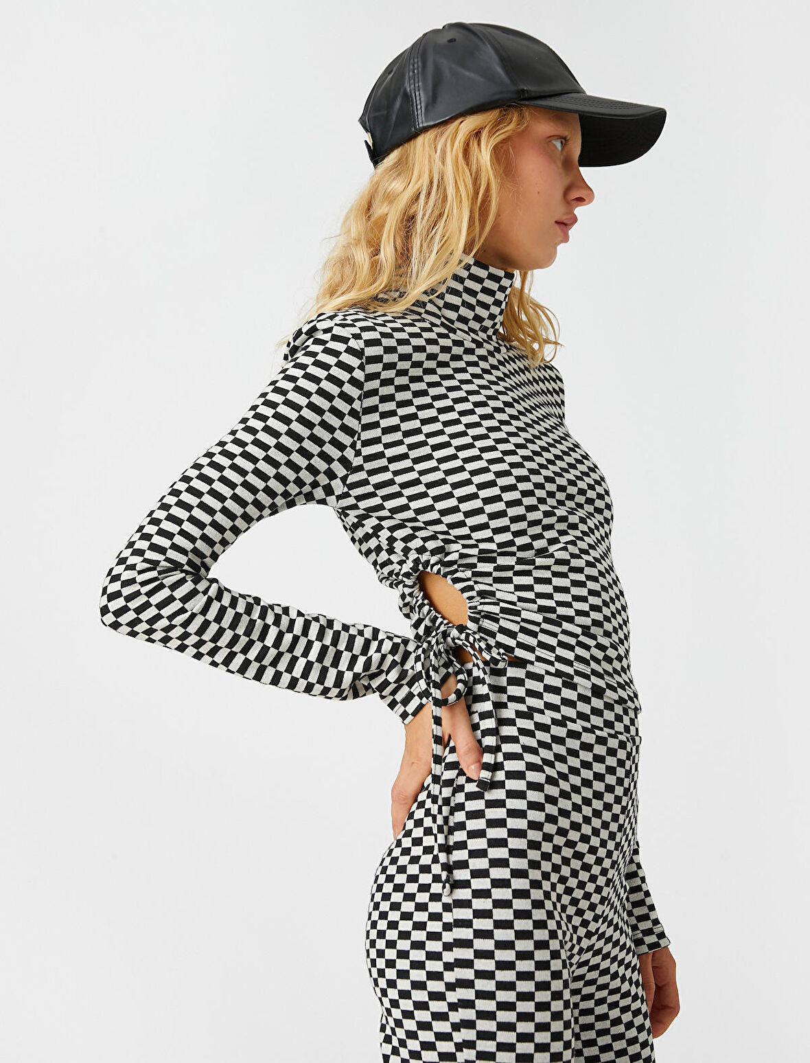 Crop Tişört Dik Yaka Büzgülü