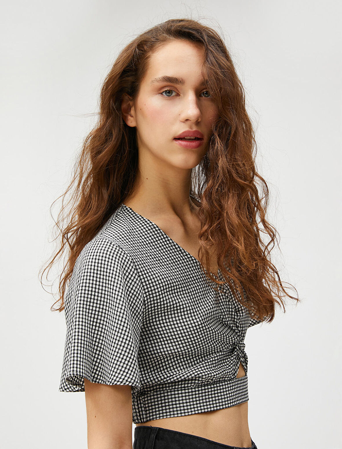 Crop Bluz V Yaka Pencere Detaylı V Yaka