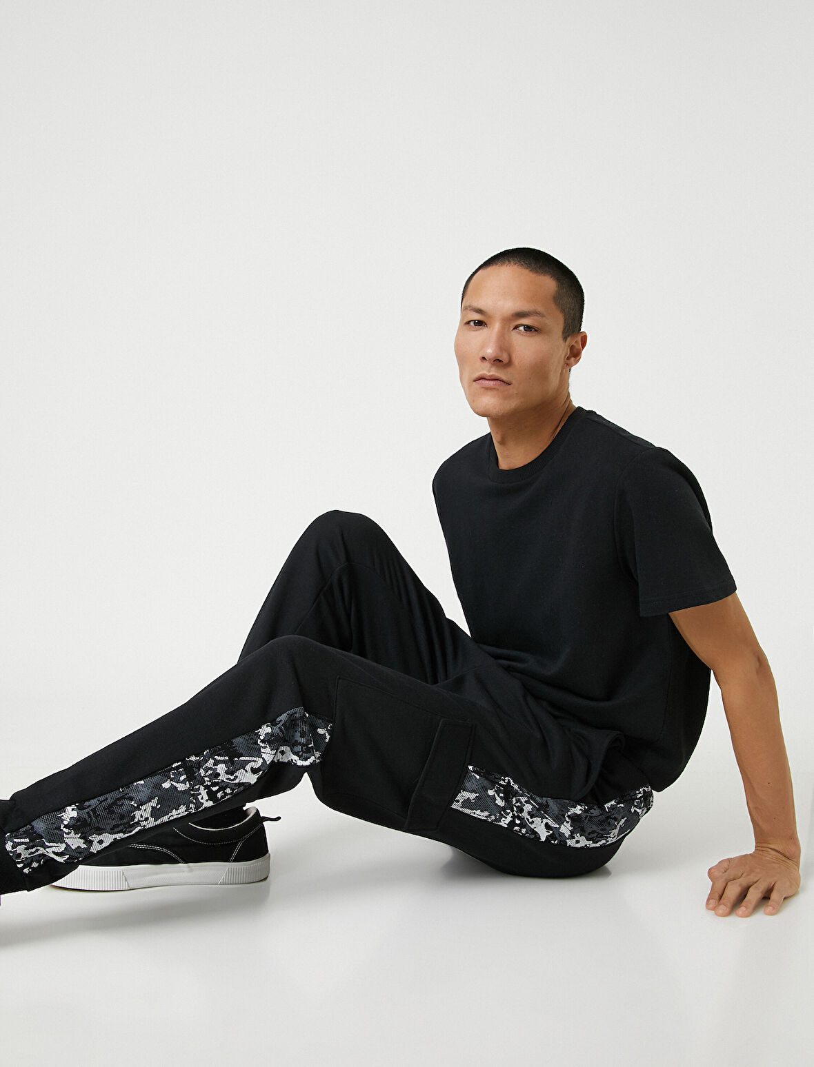 Kargo Cepli Eşofman Altı Kamuflaj Desenli Beli Bağcıklı