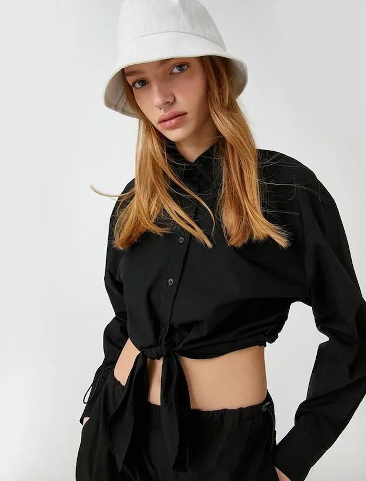Kadın Giyim Crop Gömlek Önden Bağlama Detaylı Uzun Kollu Düğmeli 3SAL60086IW Siyah