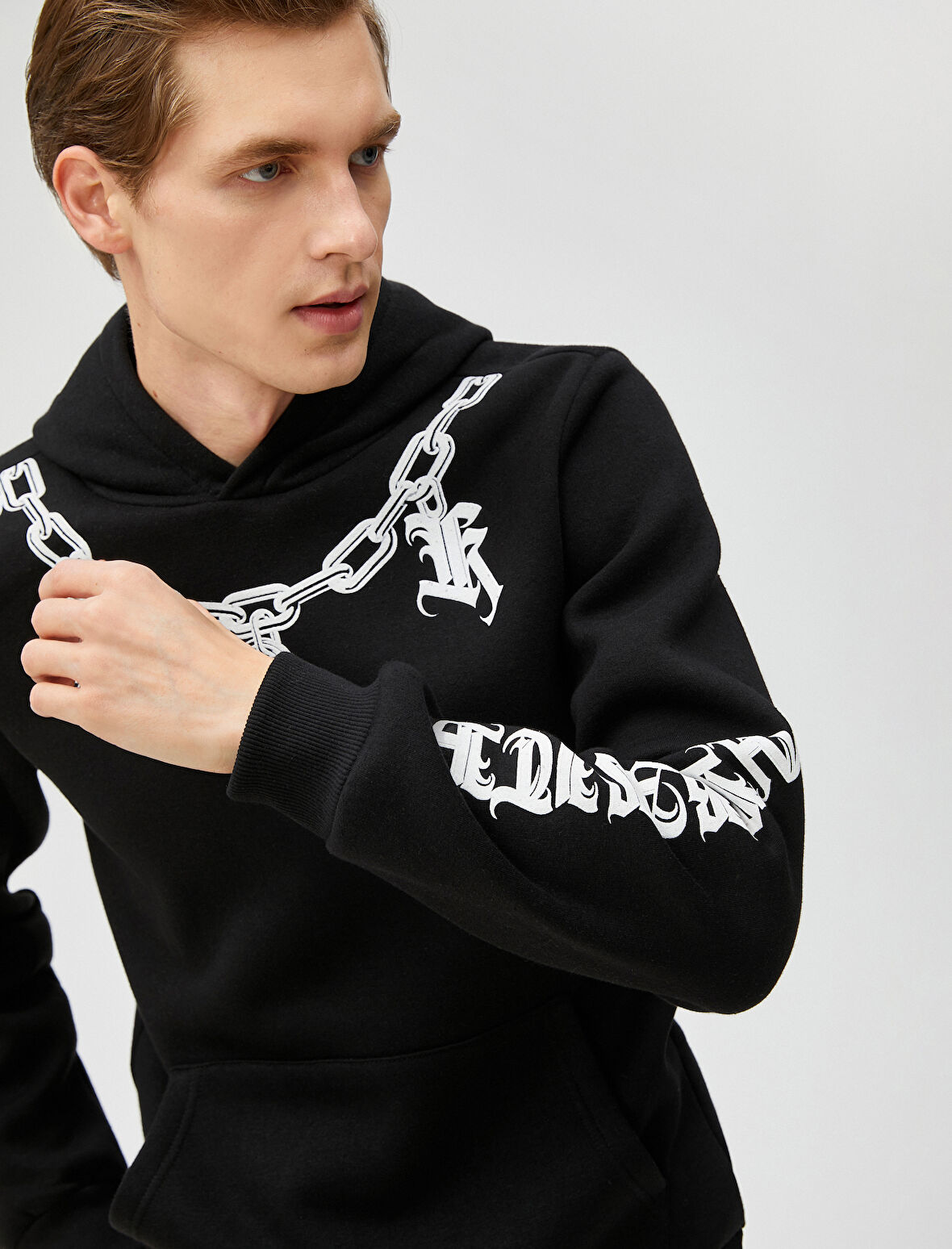 Basic Kapşonlu Sweatshirt Kuru Kafa Baskılı Cep Detaylı