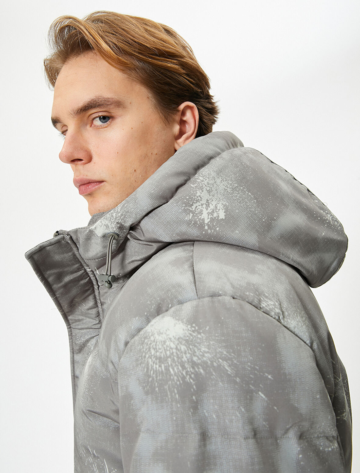 Şişme Mont Kapşonlu Cep Detaylı Fermuarlı Soyut Baskılı