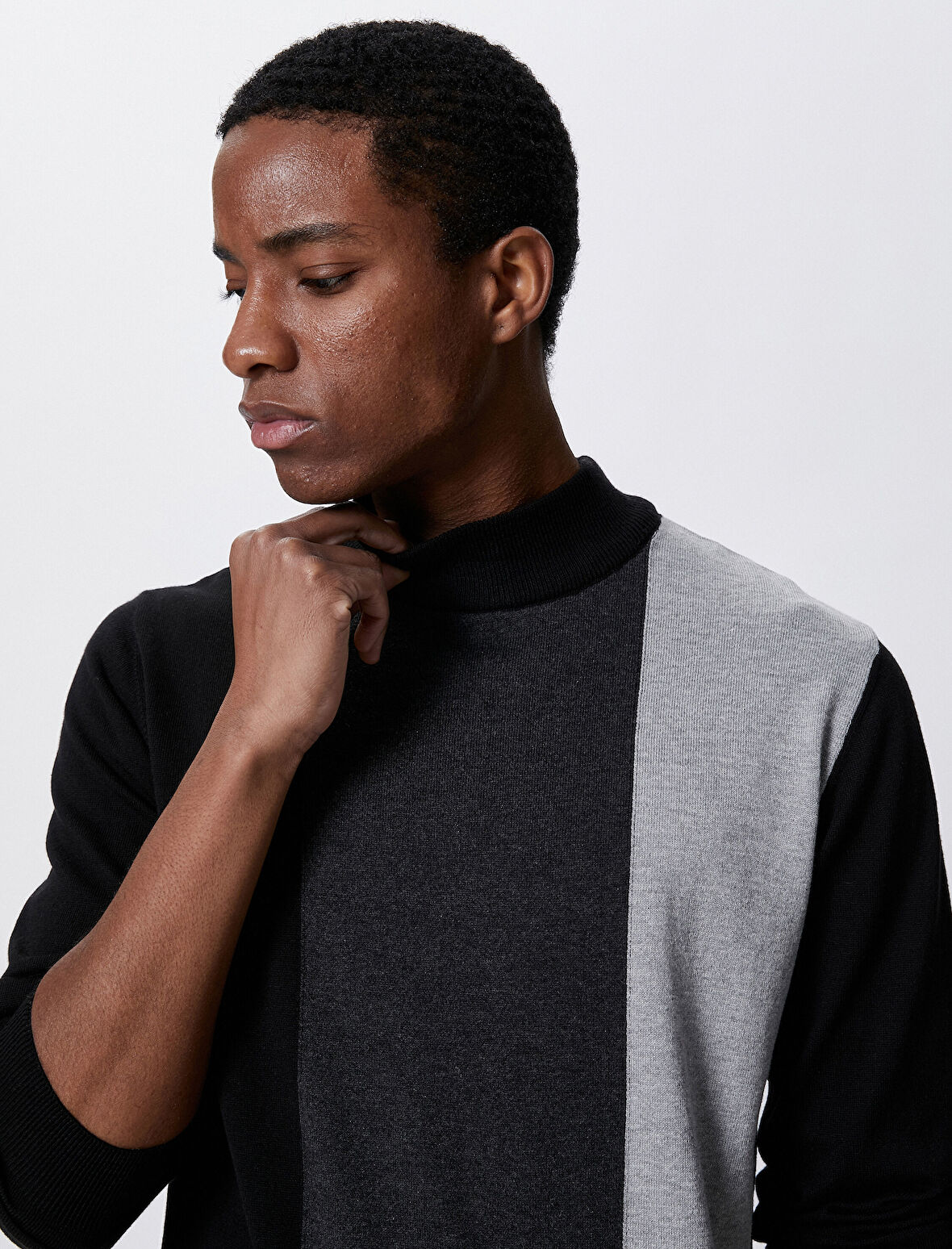 Basic Triko Kazak Yarım Balıkçı Yaka Dar Kesim Renk Bloklu