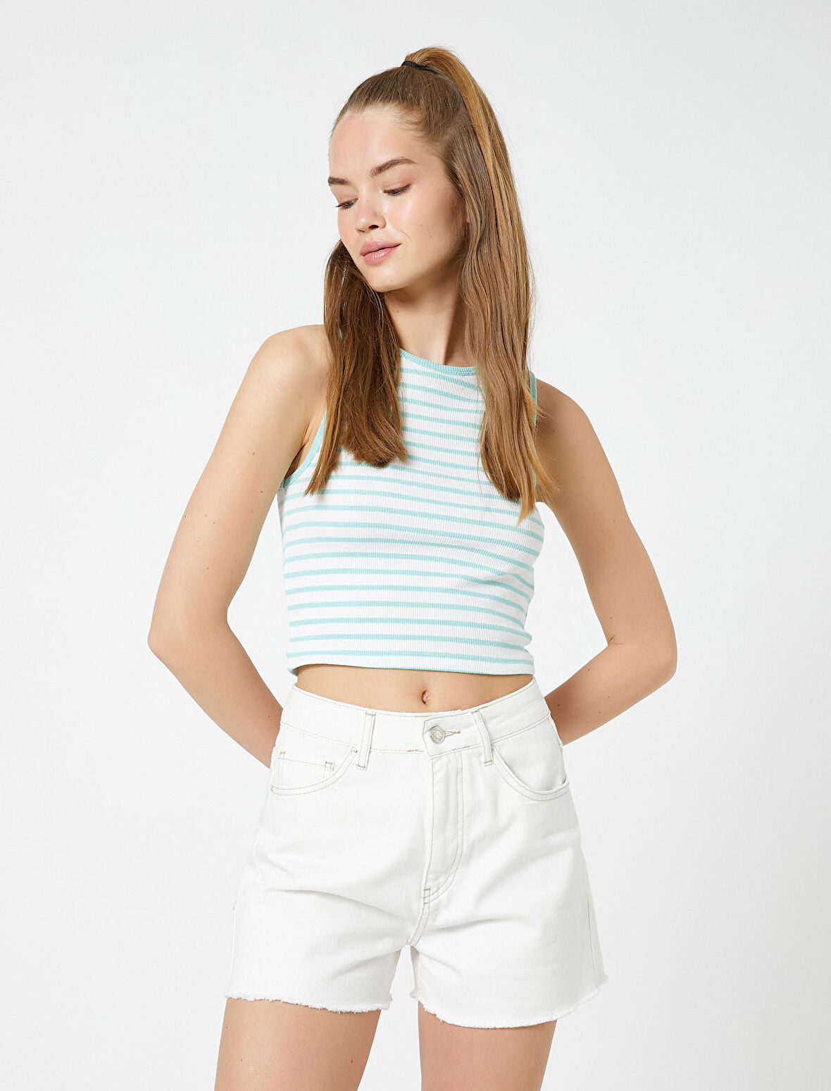 Crop Fitilli Atlet Halter Yaka Biye Detaylı