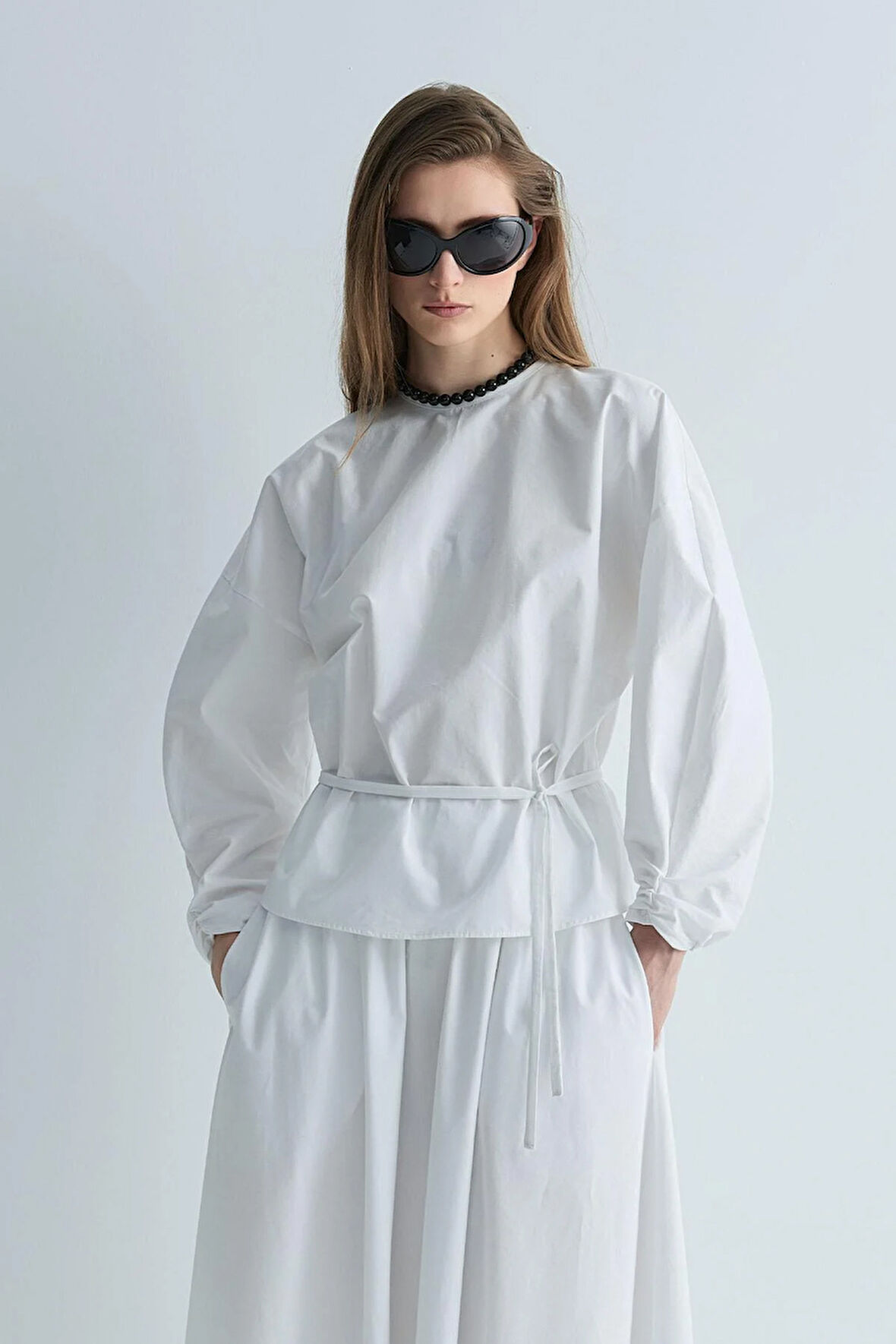 Beyaz Lara Kemerli Bluz